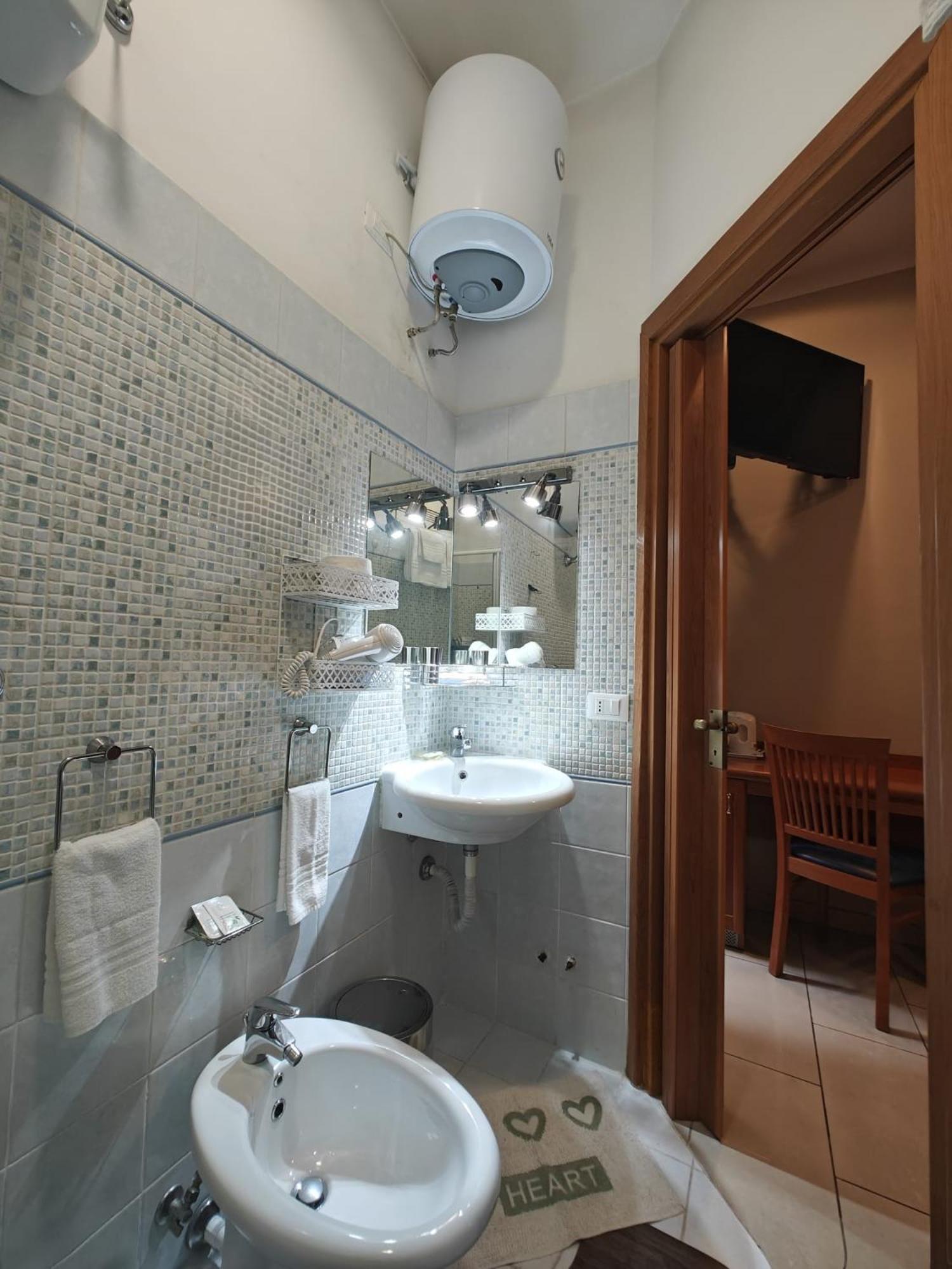 Domus Roxy Hotel Rome Exterior photo